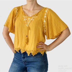 Alya Short Sleeve Embroidered Blouse Size M